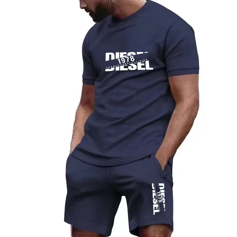 Men'S Fashion For Summer 2026 - ชุดเสื้อยืด+กางเกงขาสั้นผู้ชายลายพิมพ์แฟชั่นลำลอง คอกลม ใส่สบาย ระบายอากาศได้ดี เหมาะสำหรับวิ่งและเล่นกีฬา ประจำฤดูร้อนปี